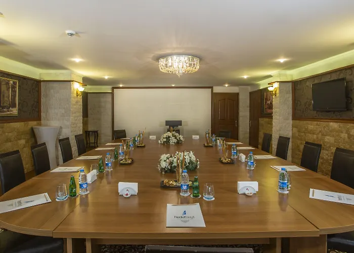 Hedef Beyt & Отель